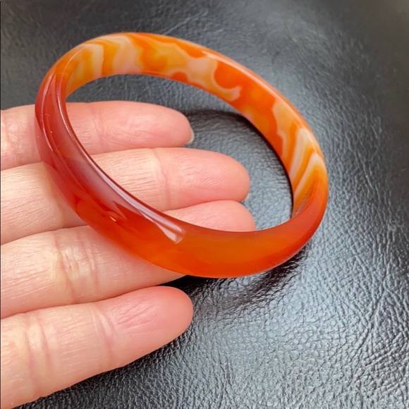 Red Orange White D Shape Agate Bangle Bracelet - Picture 7 of 9